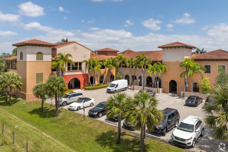 9681 Gladiolus Dr, Fort Myers, FL for lease - Building Photo - Image 2 of 18