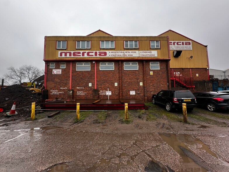 Dudley Central-Trading Est Shaw Rd, Dudley à louer - Photo du bâtiment - Image 2 de 9