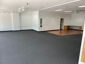 124 Maine St, Brunswick, ME for lease Interior Photo- Image 2 of 3