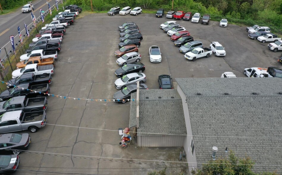 785 E 3rd St, Lafayette, OR for lease - Primary Photo - Image 2 of 12