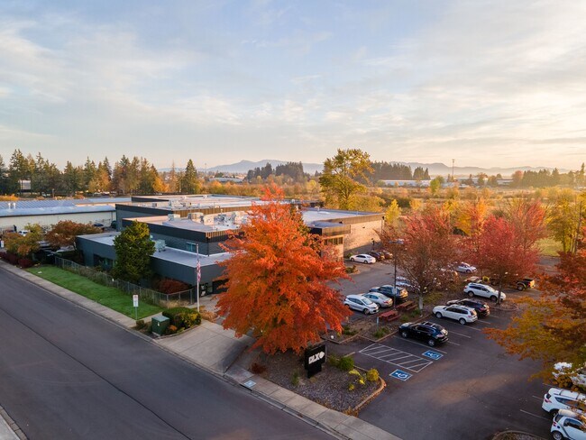 Plus de détails pour 1075 Arrowsmith St, Eugene, OR - Local d'activités à louer