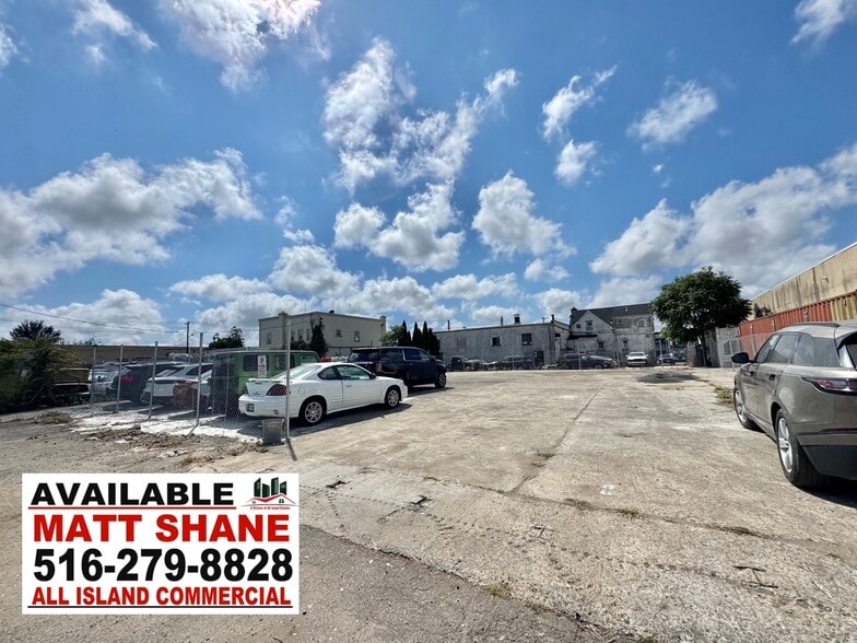 88 Urban Ave, Westbury, NY for lease - Other - Image 1 of 9