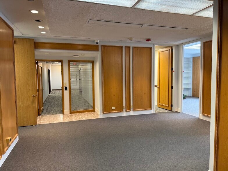 100 N Salina St, Syracuse, NY à louer - Photo intérieure - Image 2 de 7