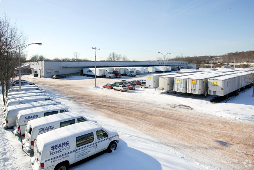 65 Holmes Rd, Newington, CT à louer - Photo du bâtiment - Image 2 de 7