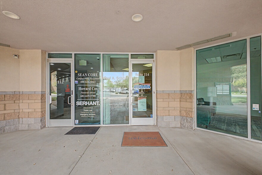 565 W Chandler Blvd, Chandler, AZ for lease - Building Photo - Image 3 of 39