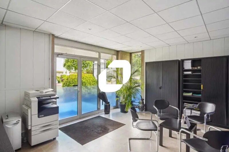 Bureau dans Antony à louer - Photo du bâtiment - Image 2 de 31