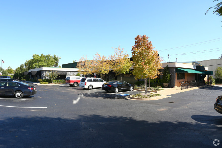 6418-6432 N Western Ave, Oklahoma City, OK for lease - Building Photo - Image 1 of 5