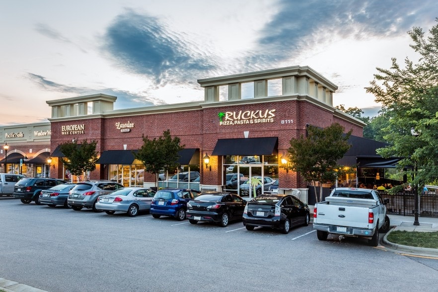 8204 Tryon Woods Rd, Raleigh, NC à louer - Photo du bâtiment - Image 3 de 12