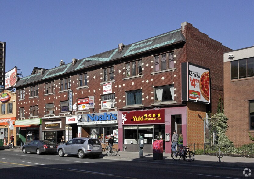 320-328 Bloor St W, Toronto, ON à louer - Photo du bâtiment - Image 3 de 6