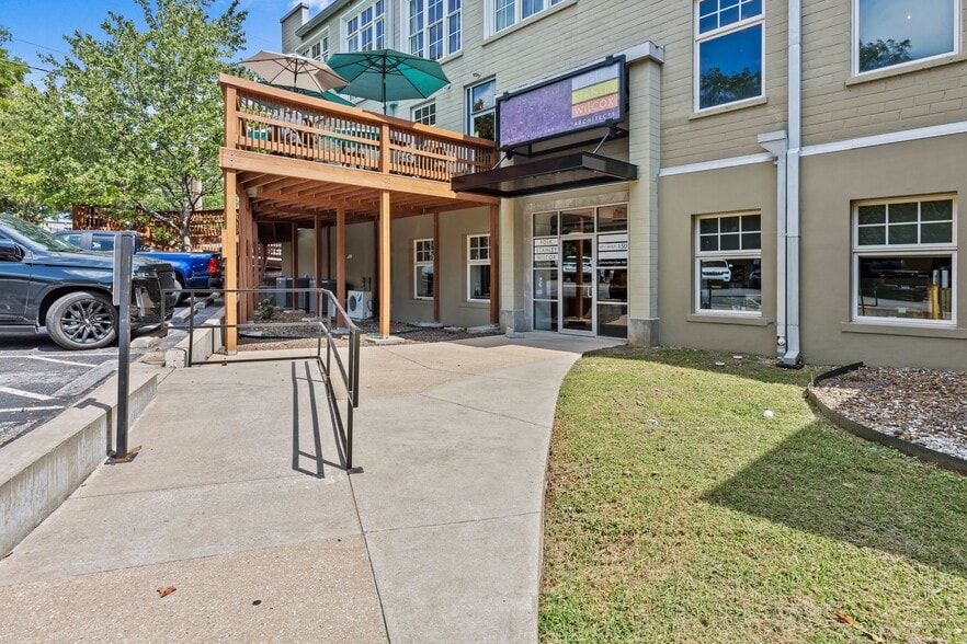 509 W Spring St, Fayetteville, AR for lease - Building Photo - Image 2 of 9