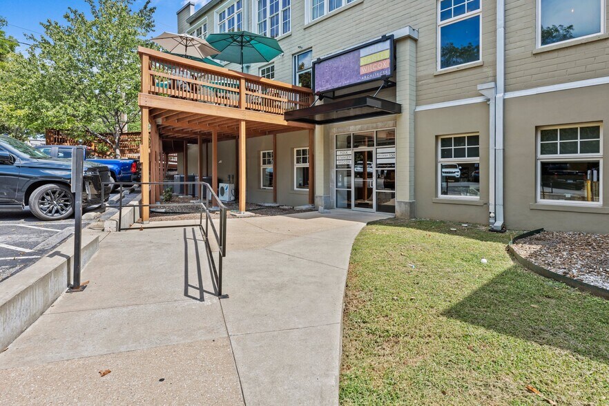 509 W Spring St, Fayetteville, AR à louer - Photo du bâtiment - Image 2 de 9