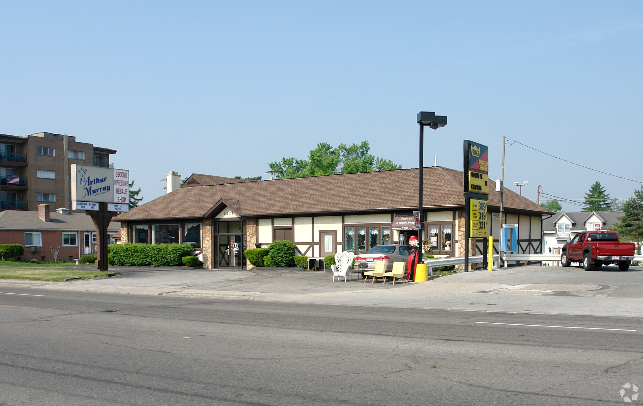 5381 N High St, Columbus, OH for lease Primary Photo- Image 1 of 3