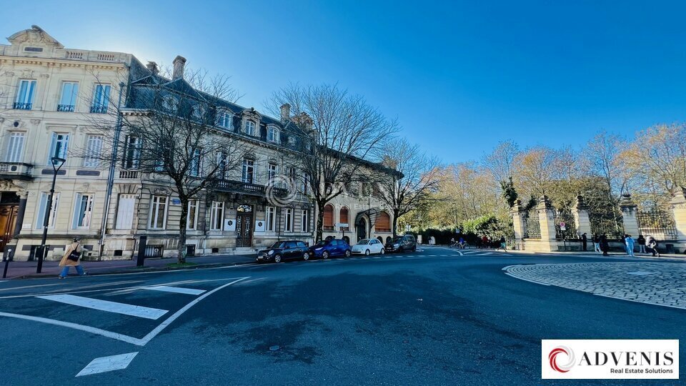 Office in Bordeaux for lease - Building Photo - Image 2 of 12