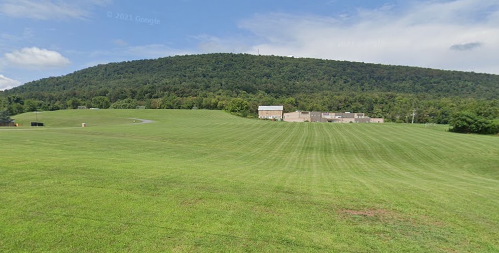 27 W Shortcut Rd, Newport, PA for sale - Building Photo - Image 2 of 3