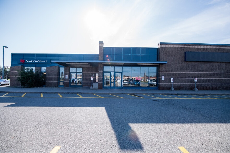 378 Boul Harwood, Vaudreuil-dorion, QC for lease - Building Photo - Image 2 of 8
