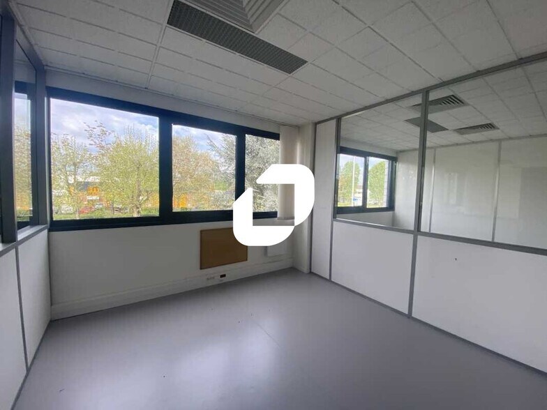 Office in SAINT-OUEN-L'AUMONE for lease - Interior Photo - Image 3 of 6