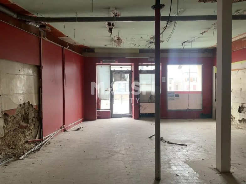 Commerce de détail dans Soucieu-en-Jarrest à vendre - Photo du bâtiment - Image 2 de 5