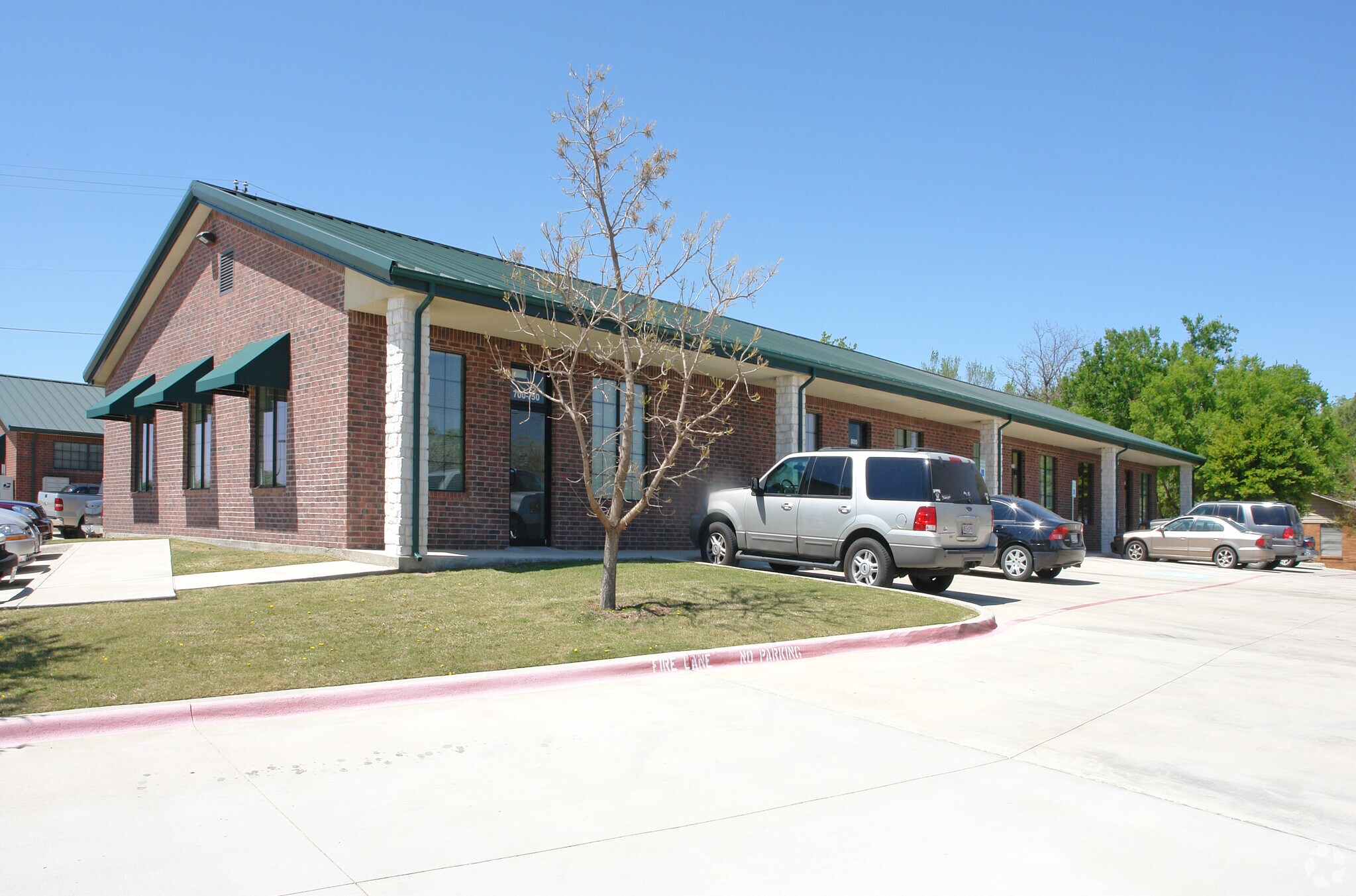 2002 S Stemmons Fwy, Lake Dallas, TX for lease Primary Photo- Image 1 of 3