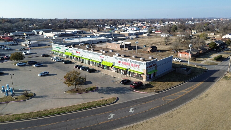 1700-1716 S 1st St, Chickasha, OK for lease - Aerial - Image 3 of 9