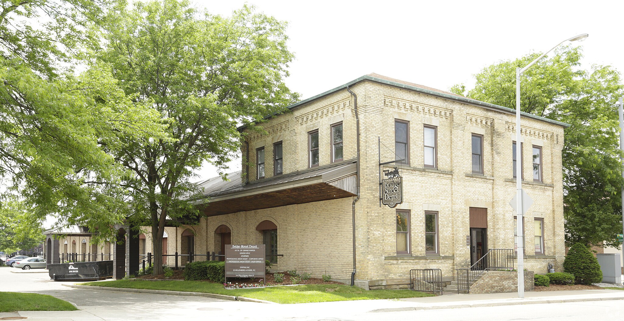 528 Bridge St NW, Grand Rapids, MI for lease Primary Photo- Image 1 of 8