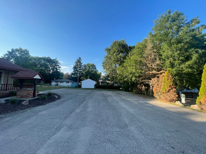 620 W Commerce Rd, Commerce Township, MI à vendre - Photo du bâtiment - Image 2 de 18