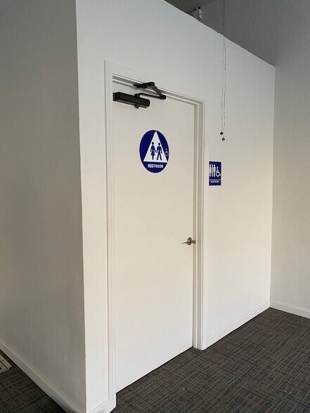 525 E 19th St, Bakersfield, CA à louer - Photo intérieure - Image 2 de 8