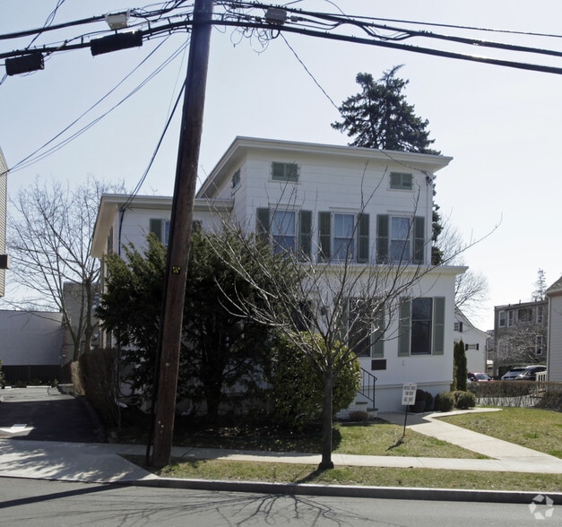 37 Arch St, Greenwich, CT for sale - Building Photo - Image 2 of 6