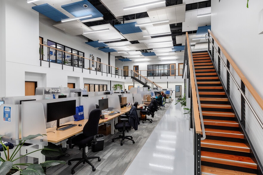 8210 NE Mauzey Ct, Hillsboro, OR for sale - Building Photo - Image 3 of 19