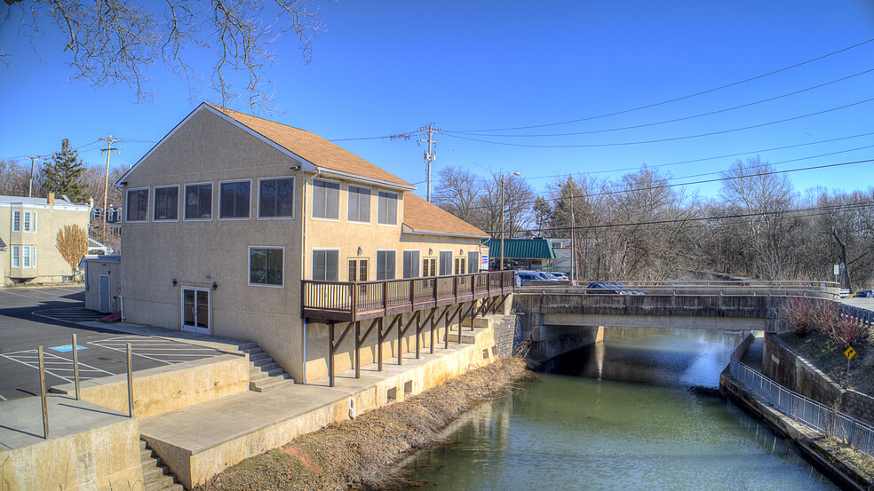 127 Bridge St, Mont Clare, PA à vendre - Photo du bâtiment - Image 1 de 1