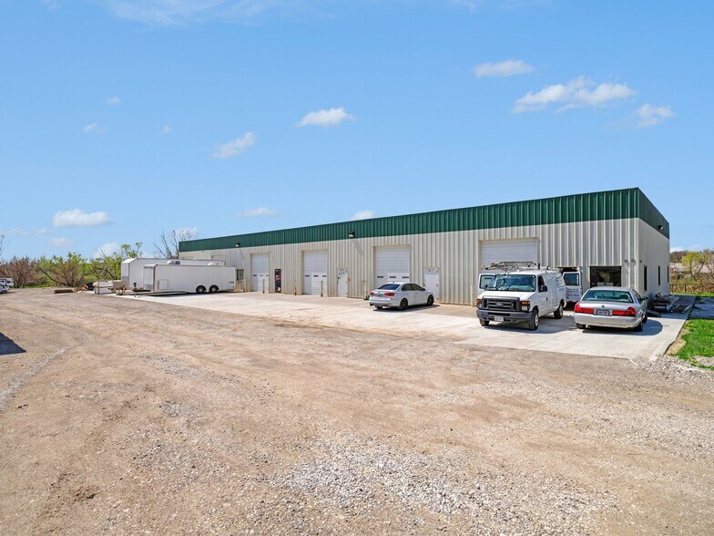 21909 R & R Rd, Gretna, NE à vendre - Photo du bâtiment - Image 3 de 19
