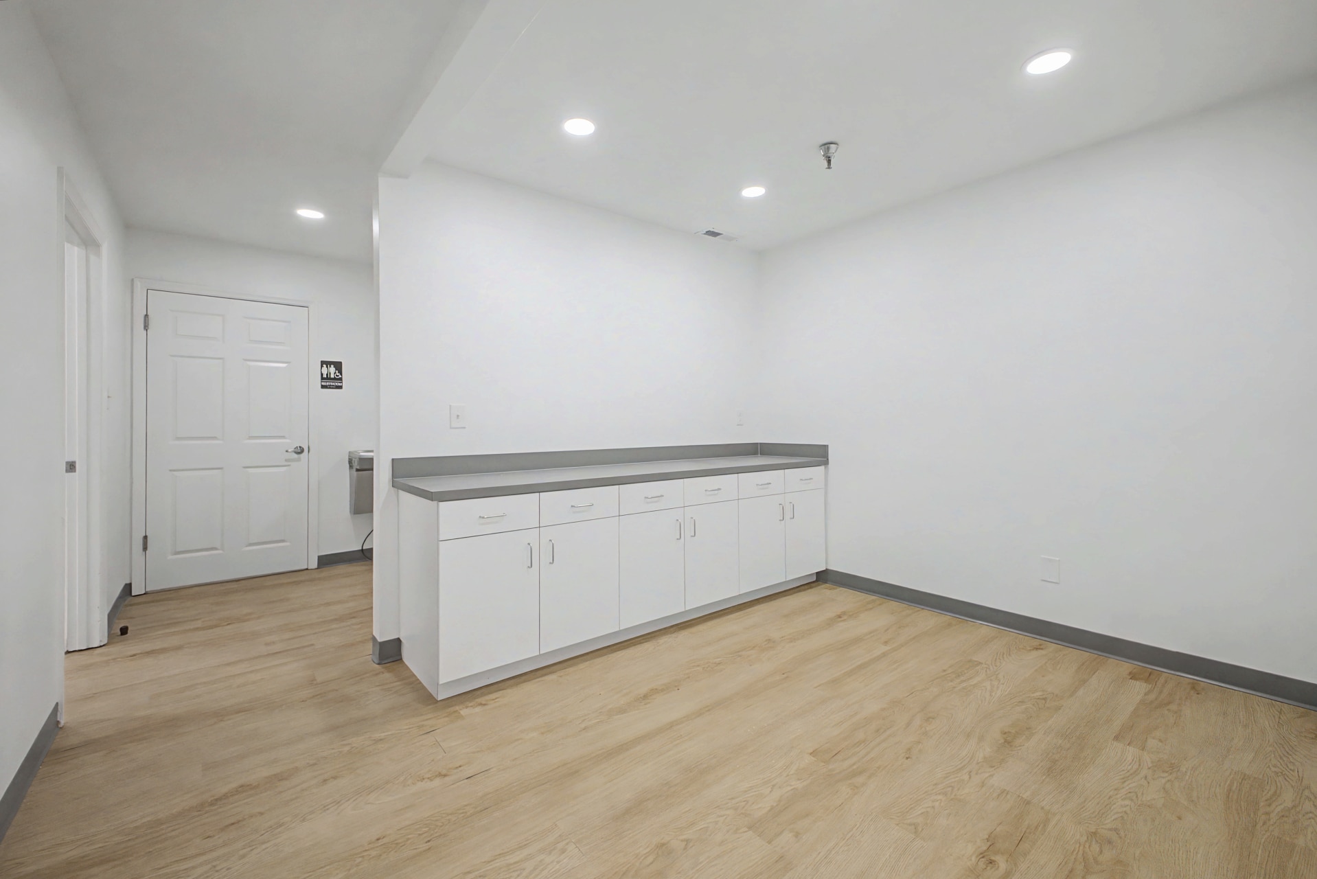 1255 South Park Dr, Kernersville, NC à louer Photo intérieure- Image 1 de 16