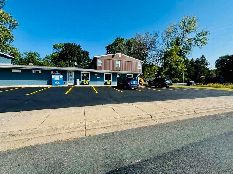 2345 County Road H2, Mounds View, MN à vendre - Photo du bâtiment - Image 2 de 13