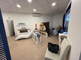 Plus de détails pour Multi-résidentiel à vendre