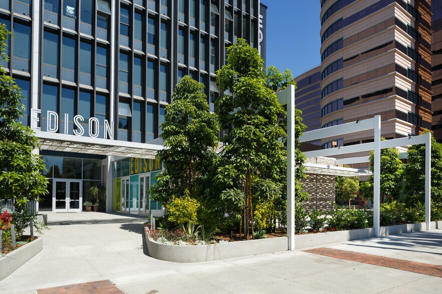 100 Long Beach Blvd, Long Beach, CA à louer - Photo du bâtiment - Image 3 de 4