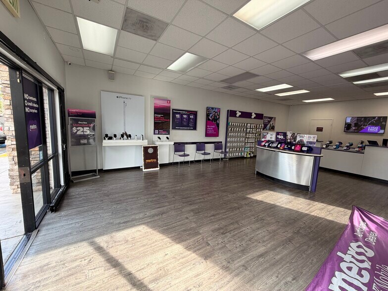 2701 N Bristol St, Santa Ana, CA à louer - Photo intérieure - Image 3 de 15