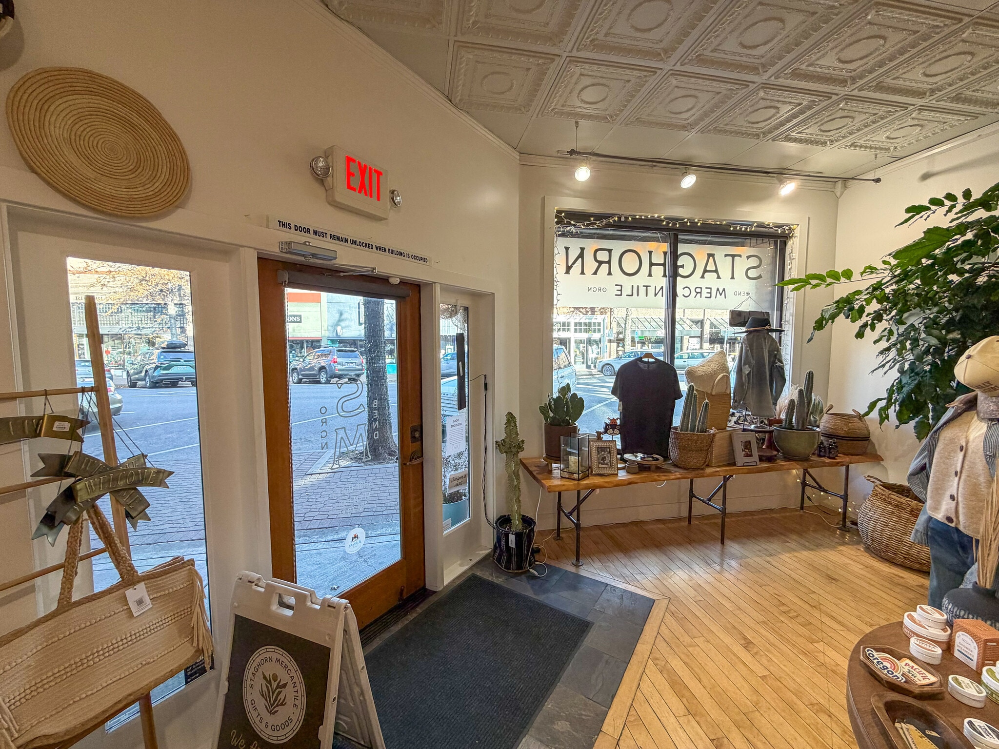 916 NW Wall St, Bend, OR à louer Photo intérieure- Image 1 de 8