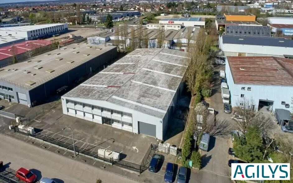 Office in Morangis for lease - Aerial - Image 1 of 9