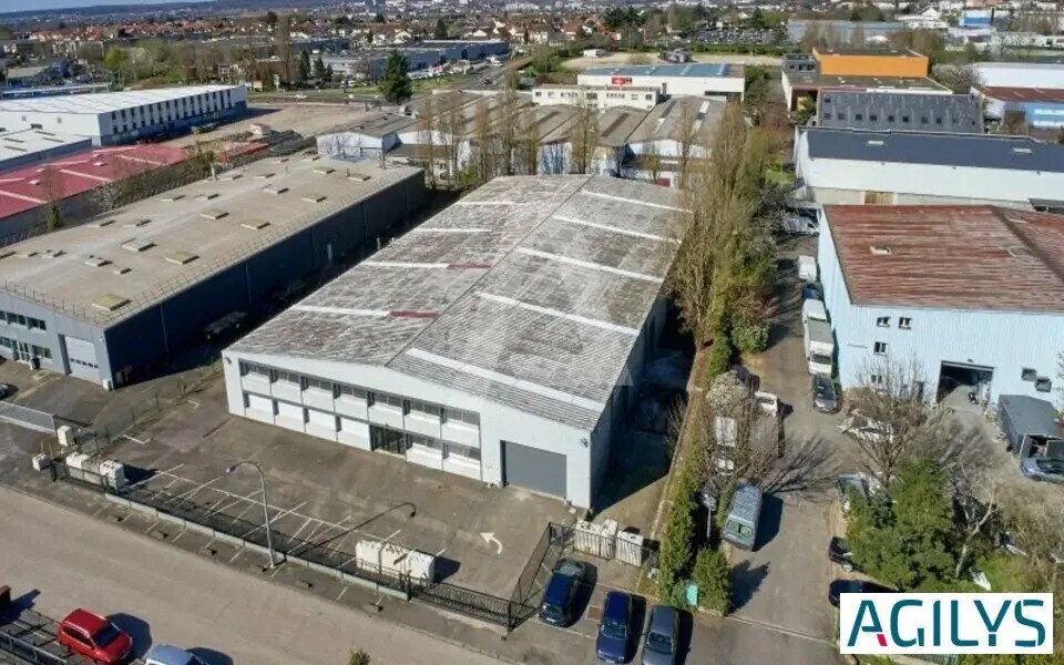 Office in Morangis for lease Building Photo- Image 1 of 11