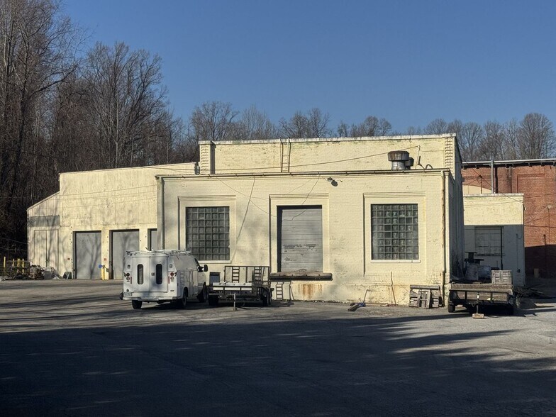 300 Janie Hammitt Dr, Bristol, VA à vendre - Photo du bâtiment - Image 3 de 15