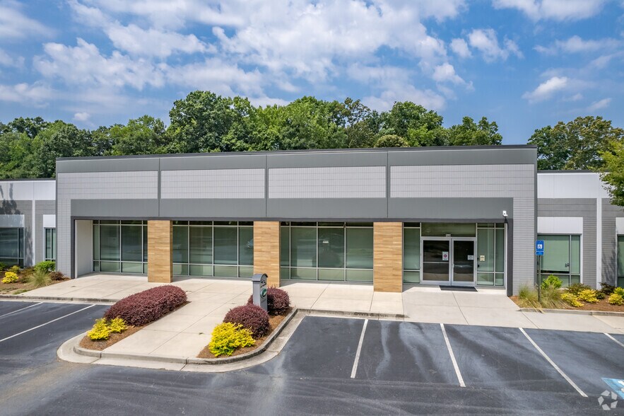 3800 Camp Creek Pky SW, Atlanta, GA à louer - Photo du bâtiment - Image 2 de 12