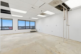 6196 Oxon Hill Rd, Oxon Hill, MD à louer Photo intérieure- Image 2 de 12