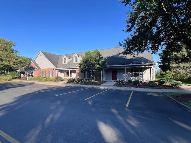 71 Monroe Ave, Pittsford, NY à vendre - Photo du bâtiment - Image 1 de 22