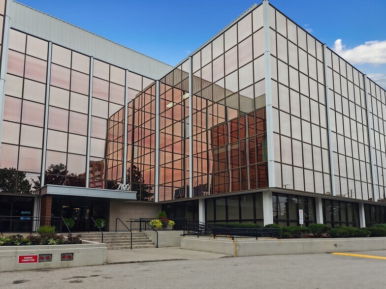 7100 Woodbine Ave, Markham, ON à louer - Photo du bâtiment - Image 3 de 26