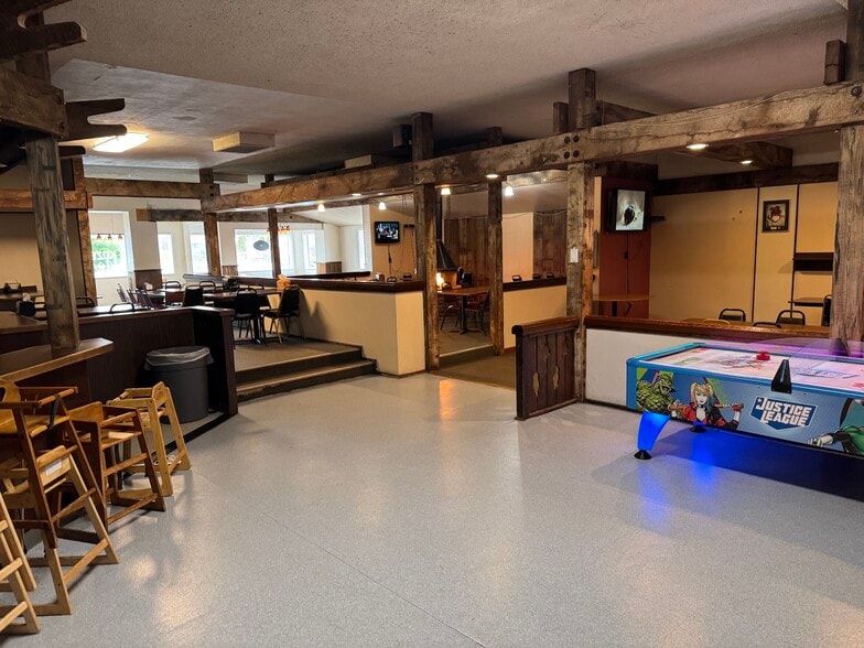 4200 River Rd N, Salem, OR for sale - Interior Photo - Image 2 of 8