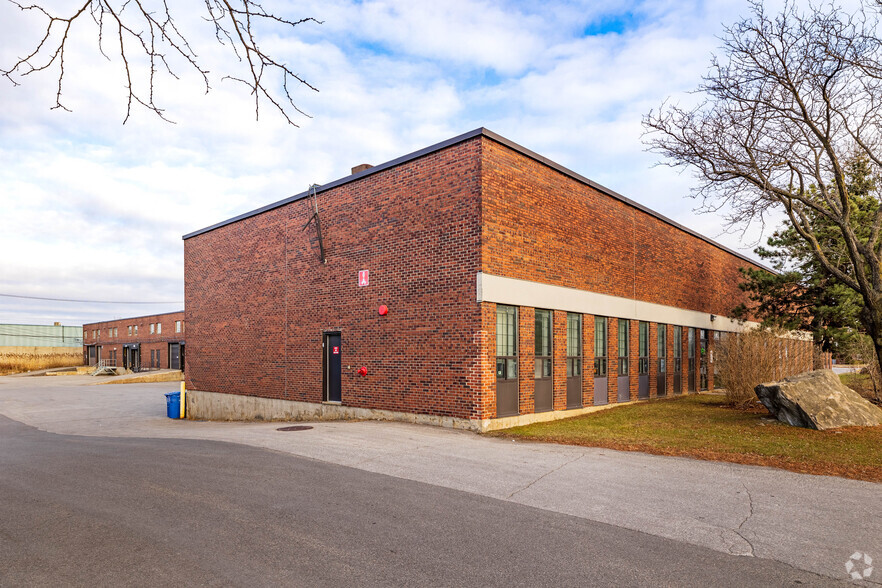 8459-8497 Ch Dalton, Mont-Royal, QC à louer - Photo du bâtiment - Image 2 de 11