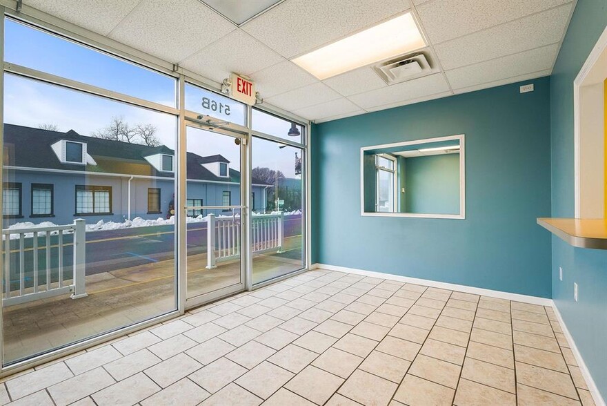 516 1st St, Shenandoah, VA for sale - Lobby - Image 3 of 6