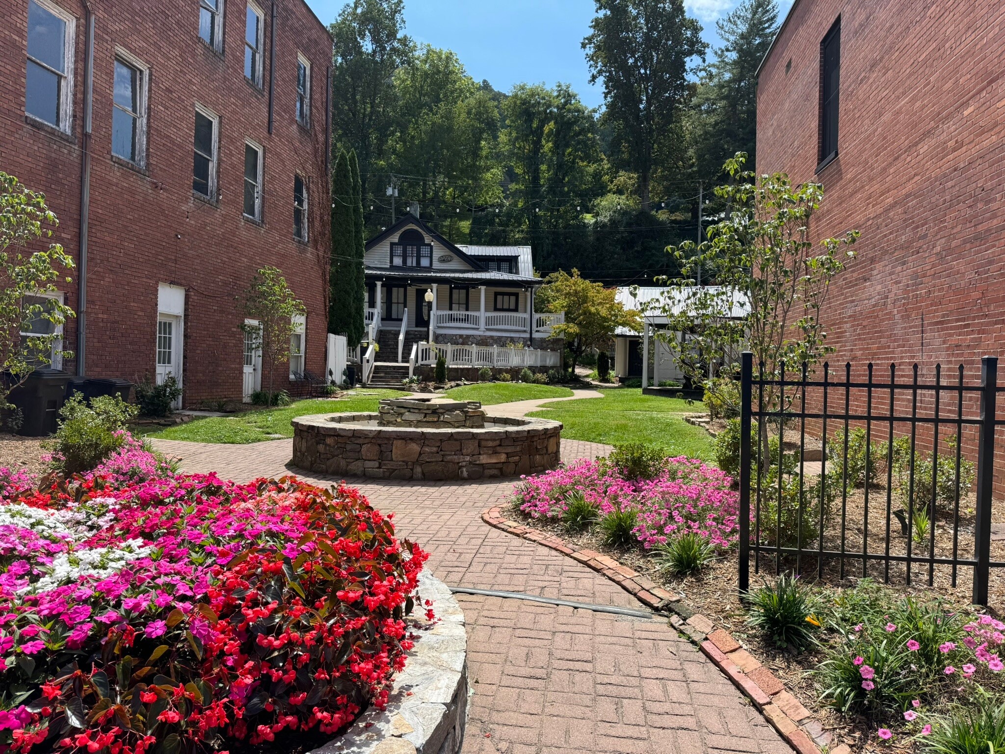 553 W Main St, Sylva, NC for lease Interior Photo- Image 1 of 24