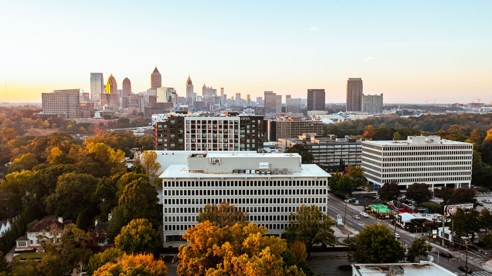 1819 Peachtree Rd NE, Atlanta, GA à louer - Photo du bâtiment - Image 3 de 13