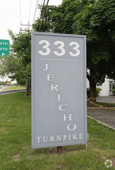 333 Jericho Tpke, Jericho, NY à louer - Photo du bâtiment - Image 3 de 5