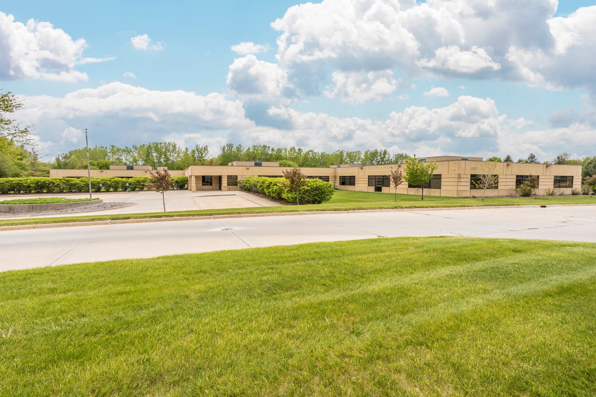 13300 Hickman Rd, Clive, IA for lease Building Photo- Image 1 of 8